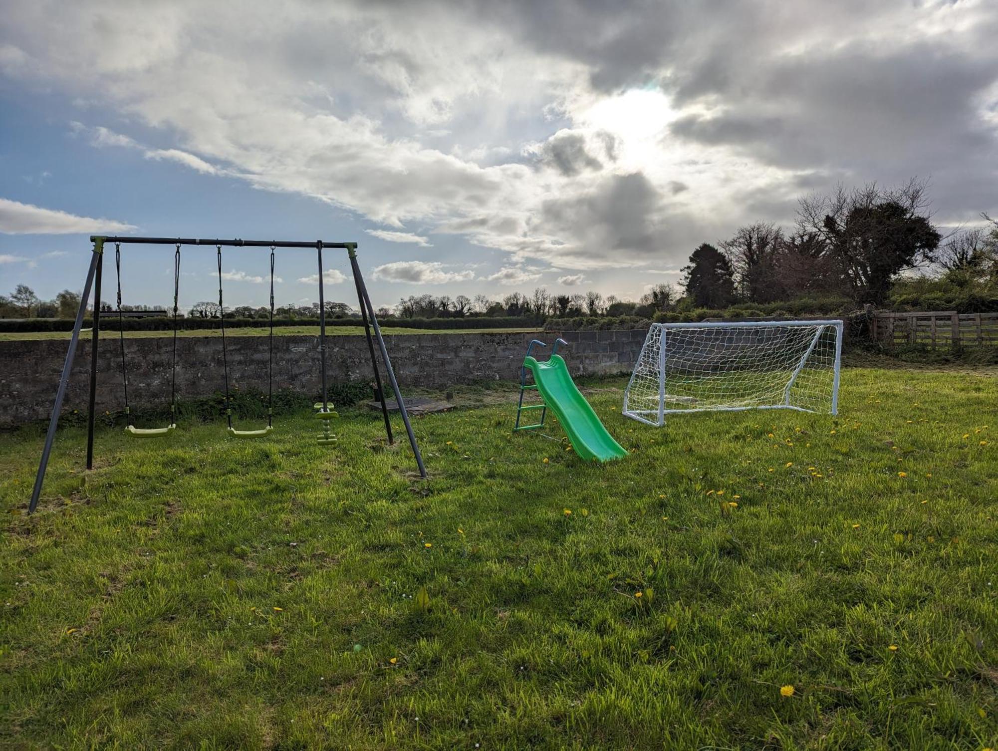 Cozy Getaway In Bunratty Apartment Clarecastle Ngoại thất bức ảnh